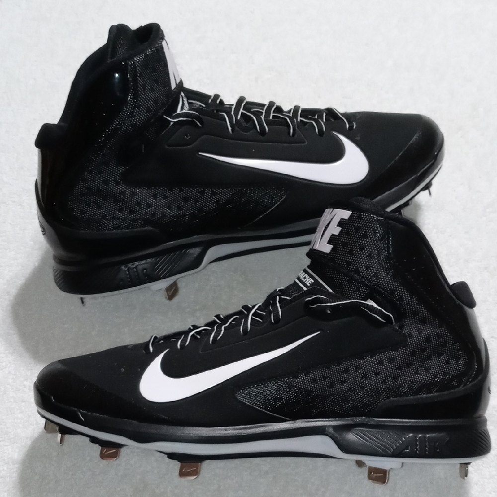Nike Air Huarache Black and White High-Top Cleats Size 12